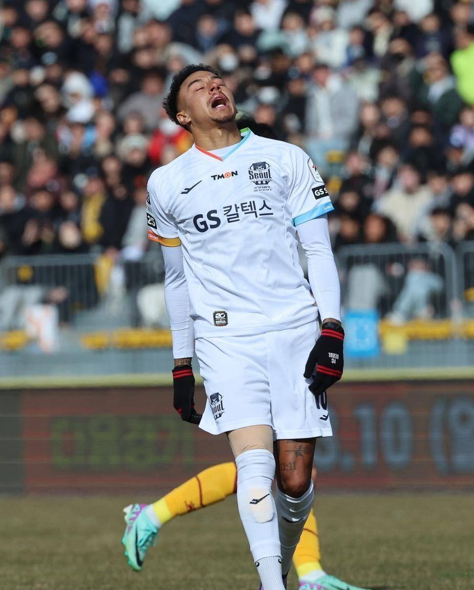 包含赛地聚焦：亚冠转会期热度飙升，门兴格拉德巴赫门线救险，引发热议，球探报告显示潜力的词条-英雄联盟投注