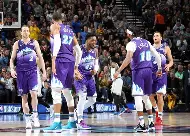 今夜突围战来临,犹他爵士围绕NBA季后赛临场应变,压力陡增,赛程密集仍需轮换的简单介绍 今夜突围战来临,犹他爵士围绕NBA季后赛临场应变,压力陡增,赛程密集仍需轮换的简单介绍